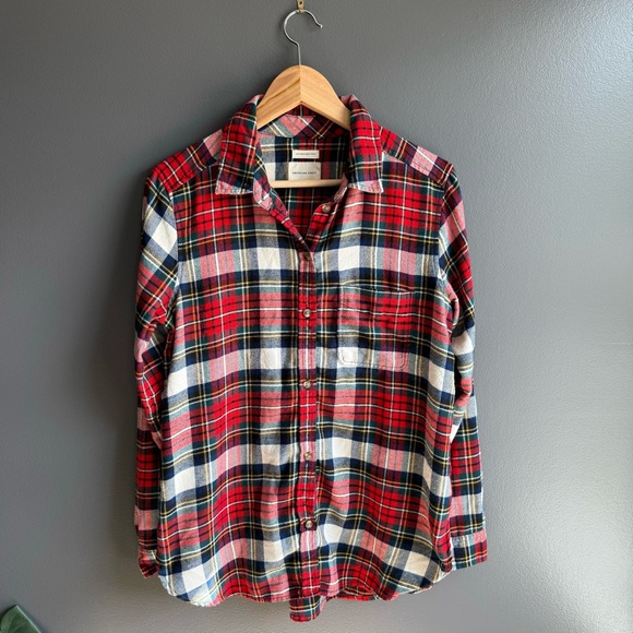 American Eagle Outfitters Tops - American Eagle Women Boyfriend Fit Button Up Flannel in Red Green Navy Plaid M